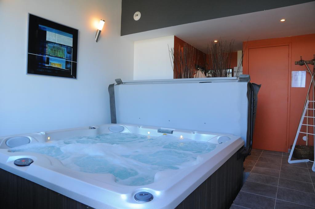 La Ligne Bed & Breakfast Angles-sur-lʼAnglin Exterior foto